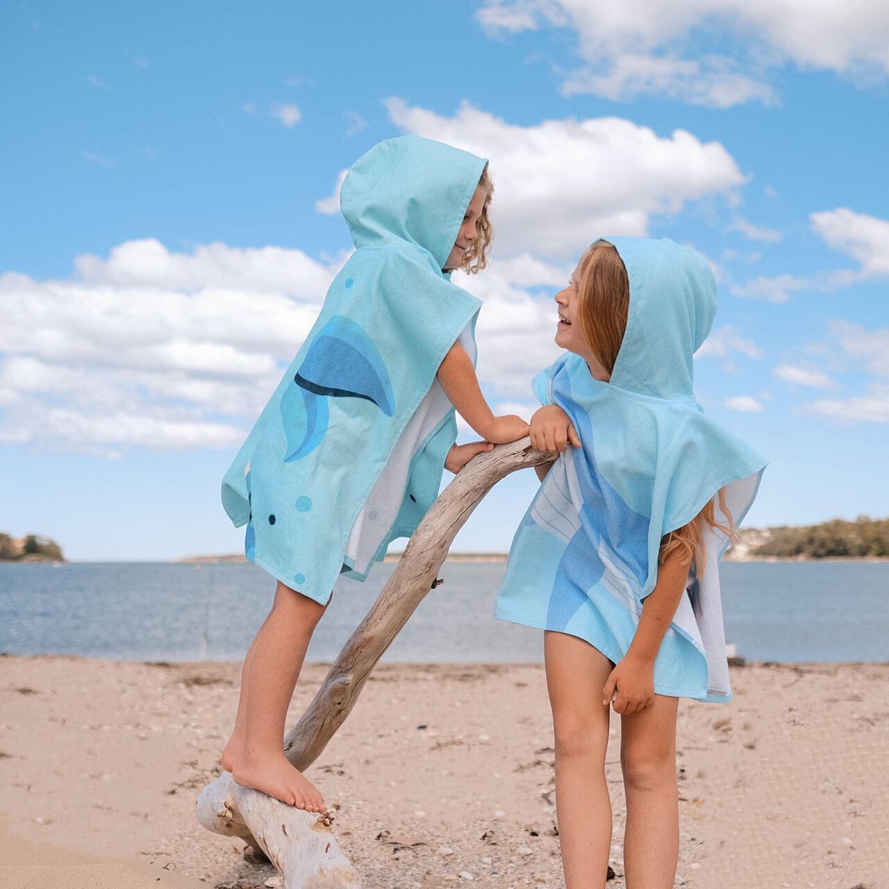 Capresi Kids' Hooded Beach Towel - Whale