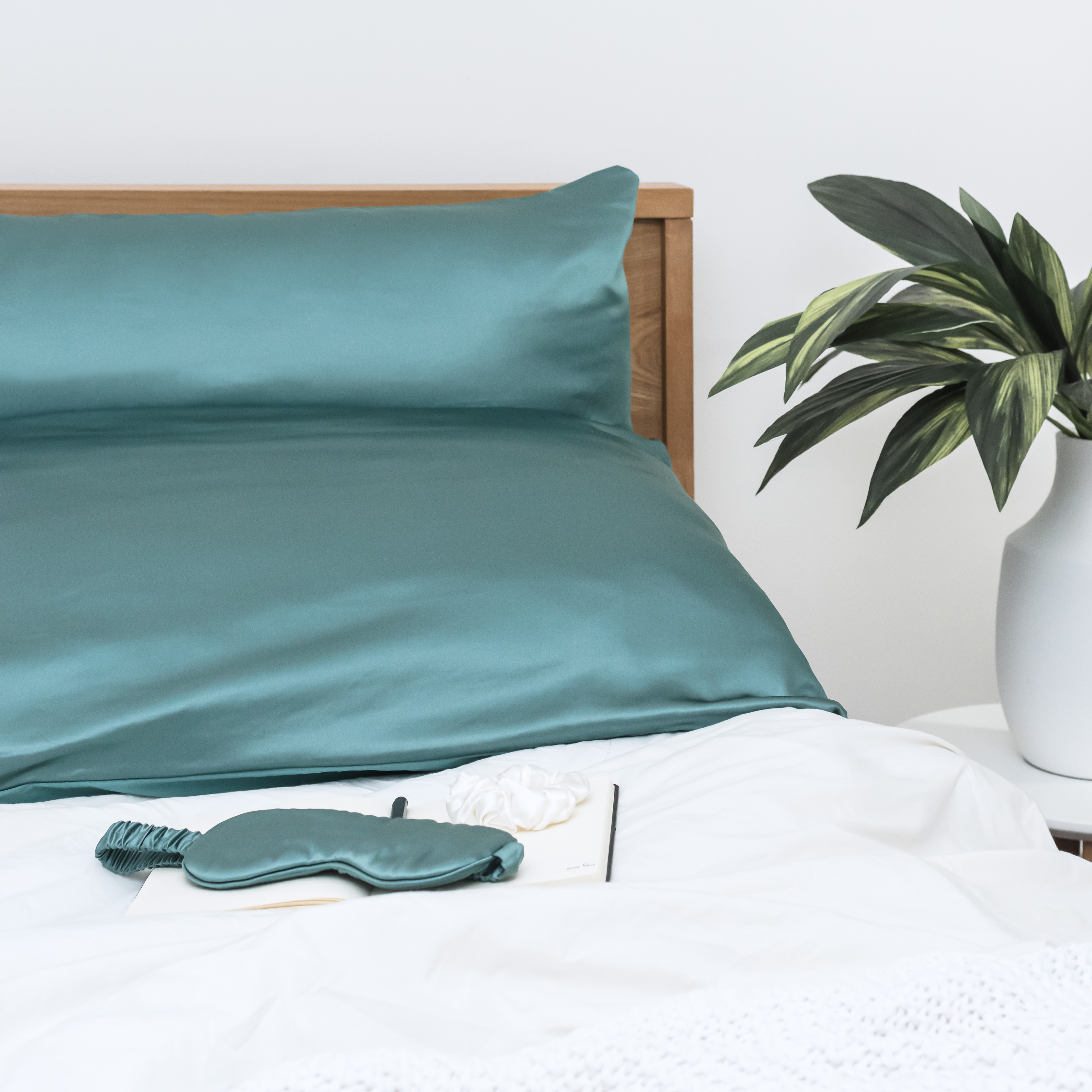 Why Silk Pillowcases Are A Game Changer For Your Skin and Hair - Canningvale Why Silk Pillowcases Are A Game Changer For Your Skin and Hair - Canningvale